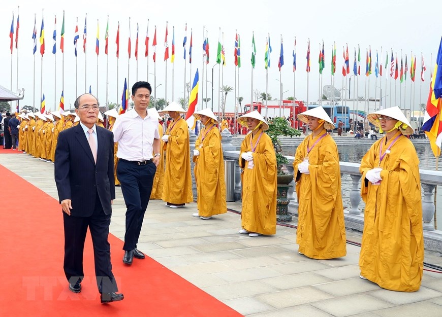 Hơn 20.000 đại biểu tham dự lễ khai mạc Đại lễ Phật Đản Vesak 2019 ở chùa Tam Chúc hon 20000 dai bieu tham du le khai mac dai le phat dan vesak 2019 o chua tam chuc