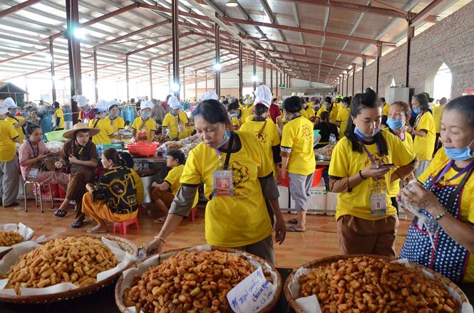 can canh khu bep co 800 tinh nguyen vien phuc vu dai le vesak 2019