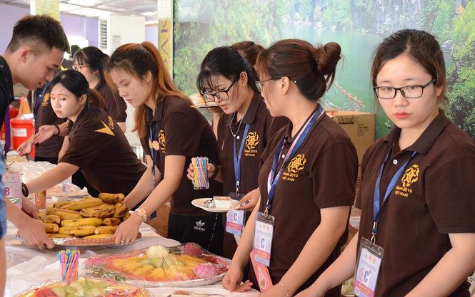 can canh khu bep co 800 tinh nguyen vien phuc vu dai le vesak 2019