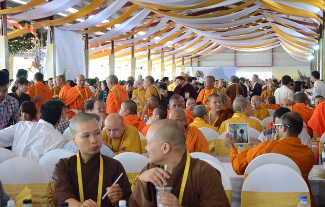can canh khu bep co 800 tinh nguyen vien phuc vu dai le vesak 2019