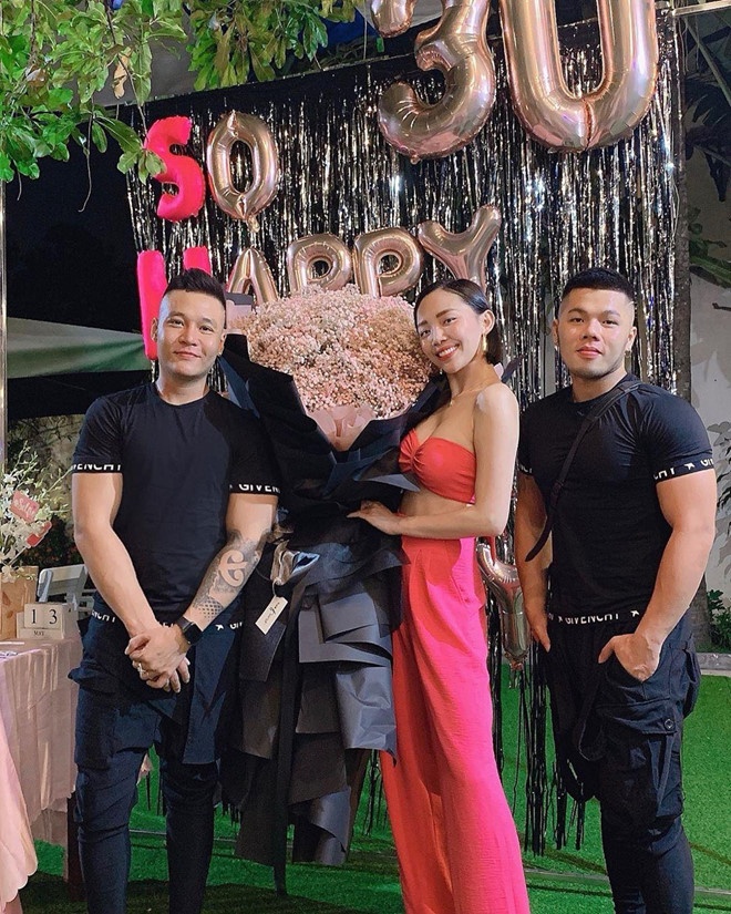 Facebook sao Việt hôm nay (14/5): Pha Lê lạc quan trước thị phi, Lam Trường nghi vấn rạn nứt hôn nhân facebook sao viet hom nay 145 pha le lac quan truoc thi phi lam truong nghi van ran nut hon nhan