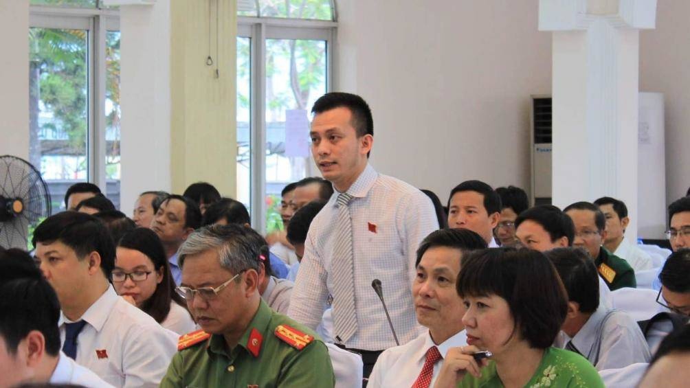 ong nguyen ba canh bi cach het cac chuc vu trong dang