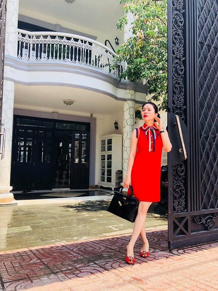 Ca sĩ Lệ Quyên lộ biệt thự ở Mỹ, xe siêu sang, đồng hồ tiền tỷ nu hoang bolero le quyen va khoi tai san khung o tuoi 38