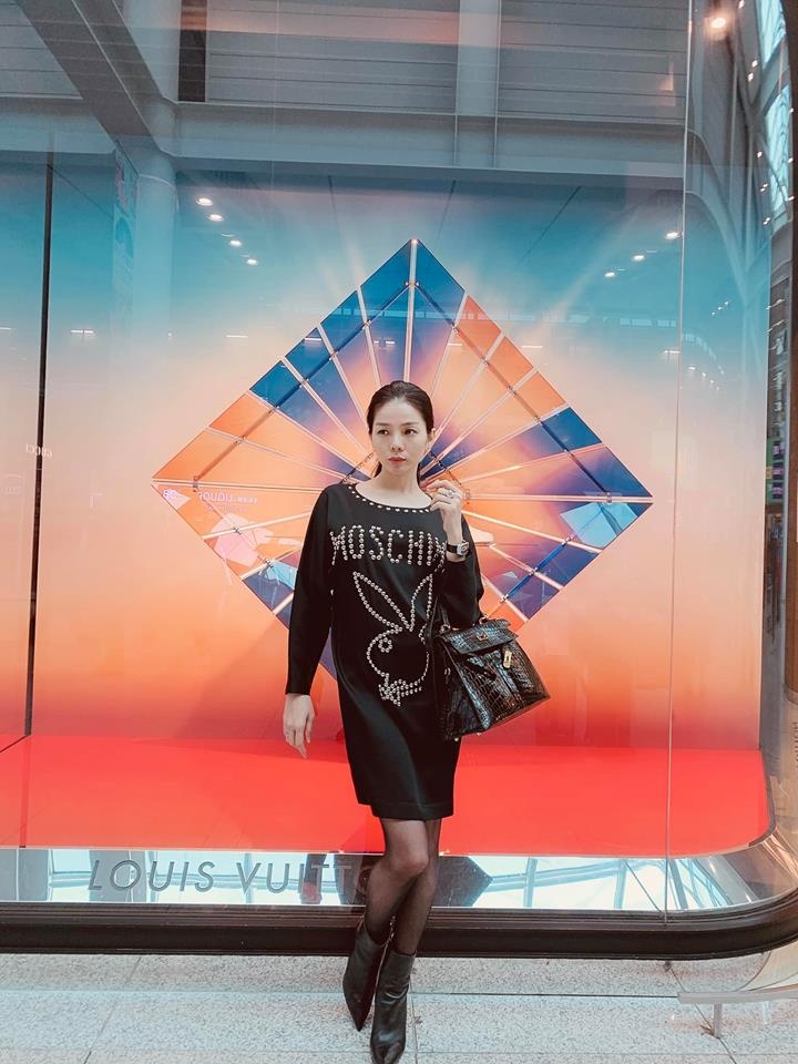 Ca sĩ Lệ Quyên lộ biệt thự ở Mỹ, xe siêu sang, đồng hồ tiền tỷ nu hoang bolero le quyen va khoi tai san khung o tuoi 38