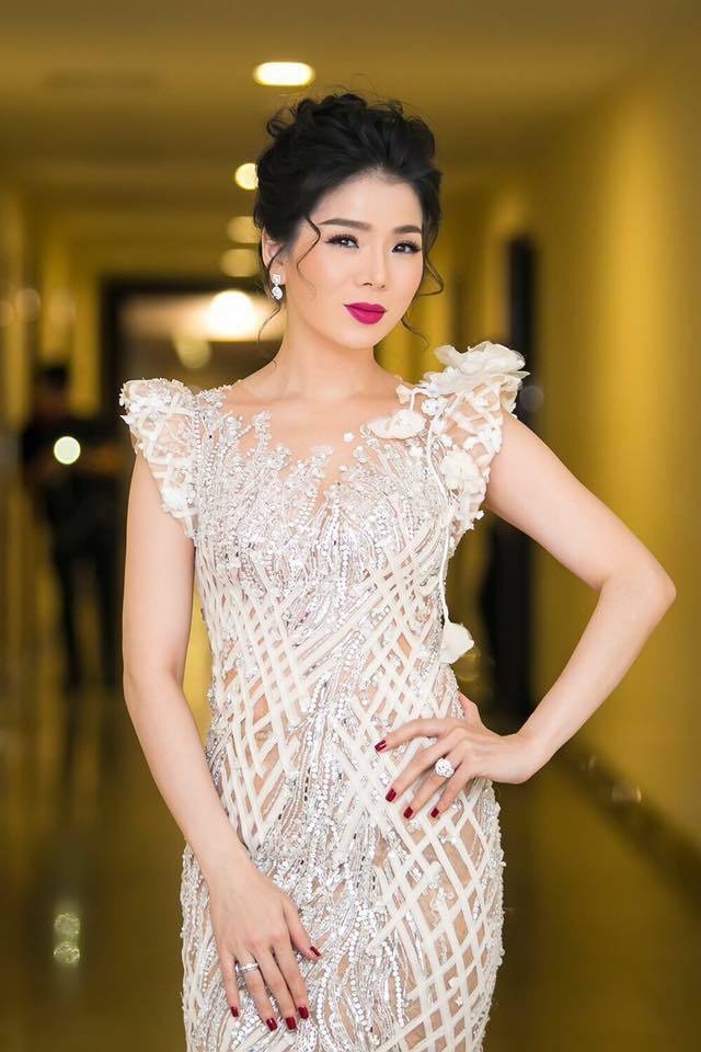 Ca sĩ Lệ Quyên lộ biệt thự ở Mỹ, xe siêu sang, đồng hồ tiền tỷ nu hoang bolero le quyen va khoi tai san khung o tuoi 38