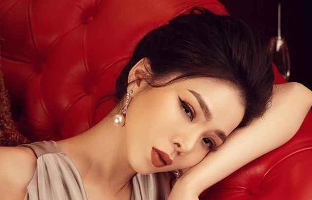Ca sĩ Lệ Quyên lộ biệt thự ở Mỹ, xe siêu sang, đồng hồ tiền tỷ