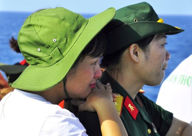 hai trinh 8 ngay vuot trung khoi noi dat lien voi bien dao truong sa