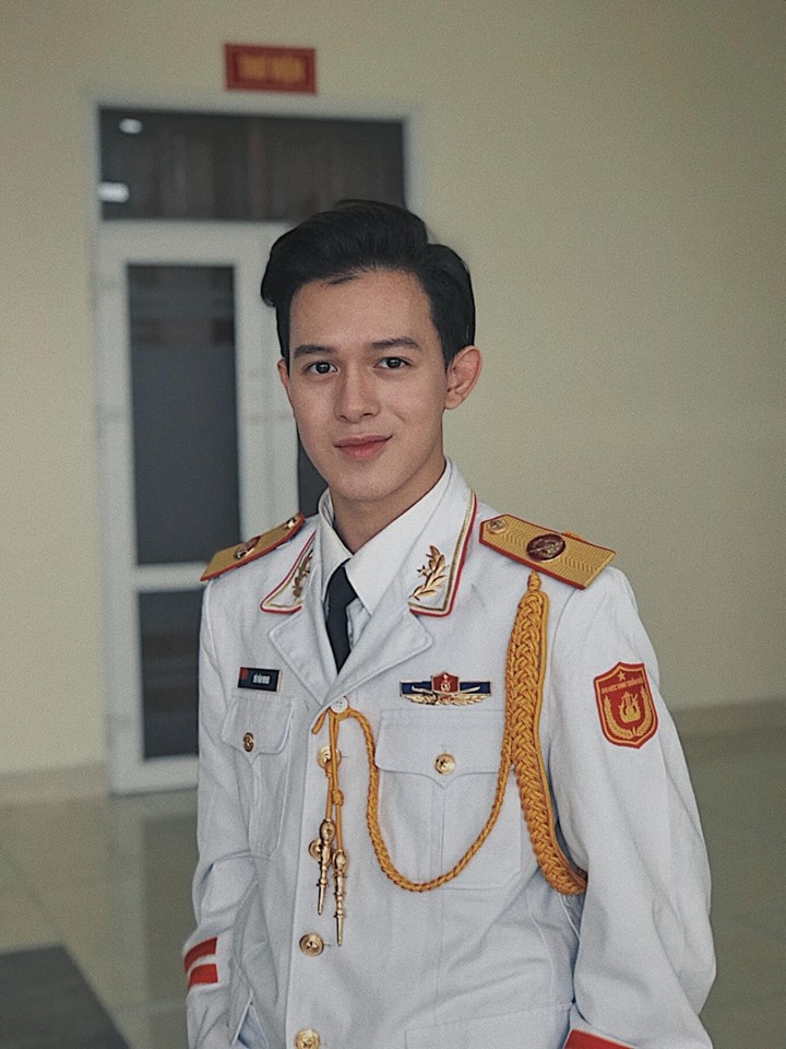 hinh mau cua chang trai bac nhat si tinh ve nha di con co ca tinh giong anh duong