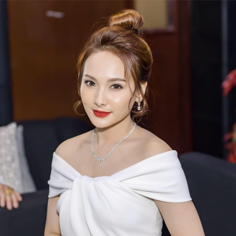 Facebook sao Việt hôm nay (22/5): Vy Oanh gửi tâm thư tới "vị khách đặc biệt", Ngọc Trinh "phớt lờ" cư dân mạng facebook sao viet hom nay 225 vy oanh gui tam thu toi vi khach dac biet ngoc trinh phot lo cu dan mang