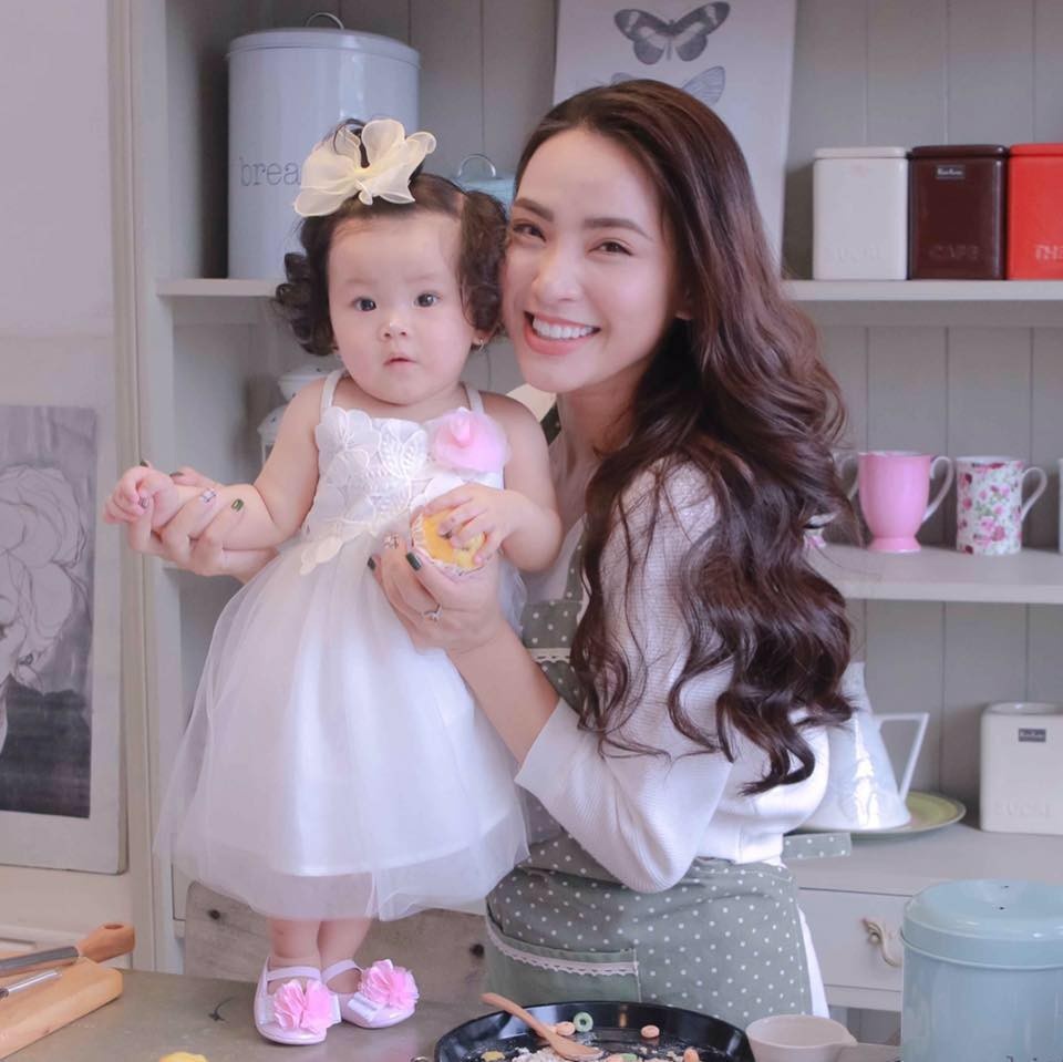 Facebook sao Việt hôm nay (23/5): Midu "tậu" xế hộp tiền tỷ, Nam Thư "dằn mặt" antifan facebook sao viet hom nay 235 midu tau xe hop tien ty nam thu dan mat antifan