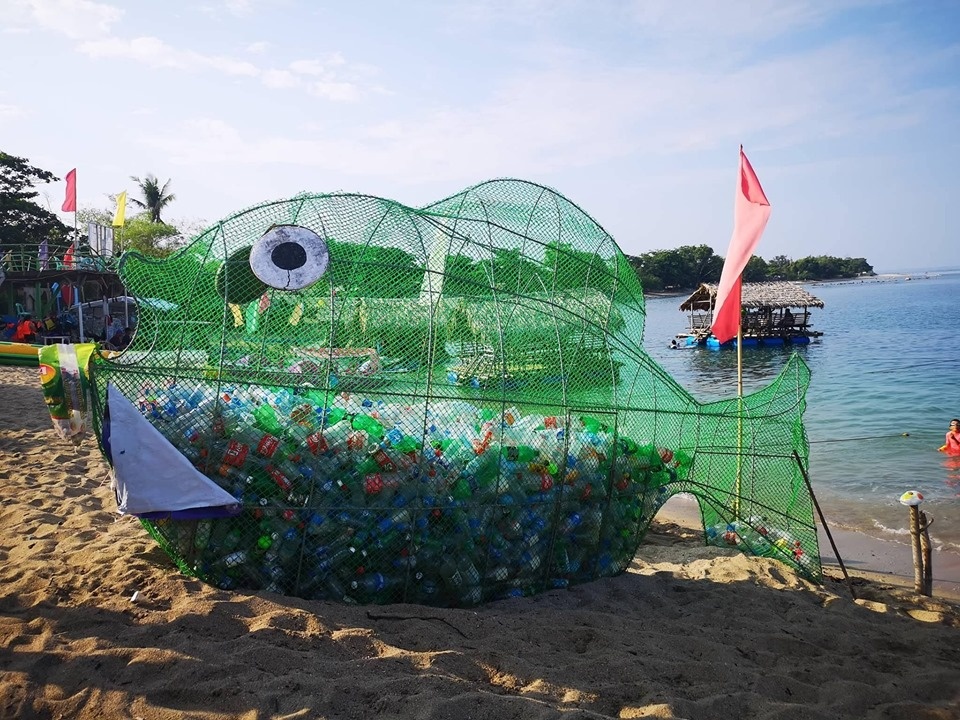 Dự án "Bống ăn rác" lần đầu tiên xuất hiện tại bãi biển Đà Nẵng du an bong an rac lan dau tien xuat hien tai bai bien da nang