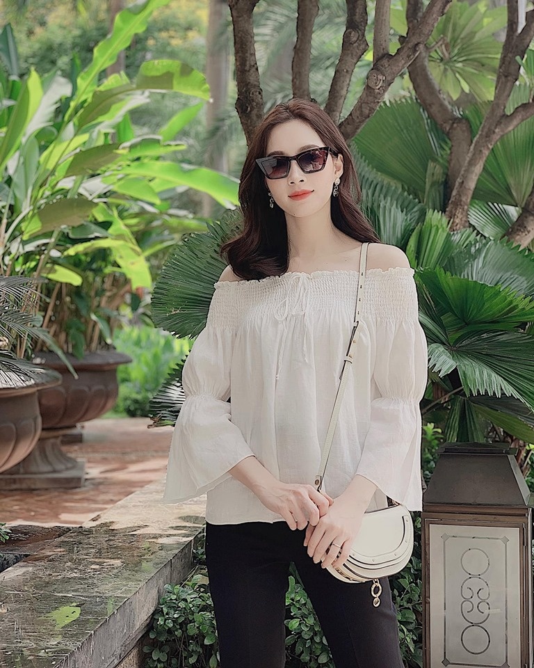 Facebook sao Việt hôm nay (26/5): "Vòng eo 56" ung dung mua sắm đồ hiệu, "ngạo" lại với đời facebook sao viet hom nay 265 vong eo 56 ung dung mua sam do hieu ngao lai voi doi