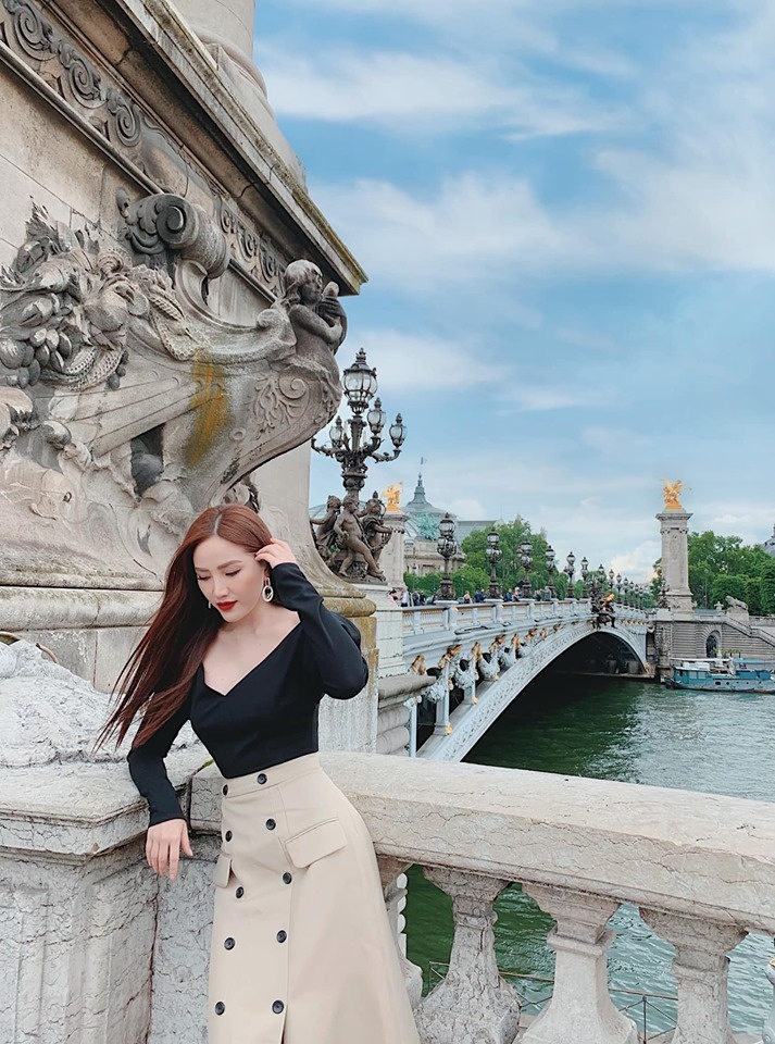 facebook sao viet hom nay 275 ha bang sinh con trai thu 3 hhen nie tay trong tay cung trai la