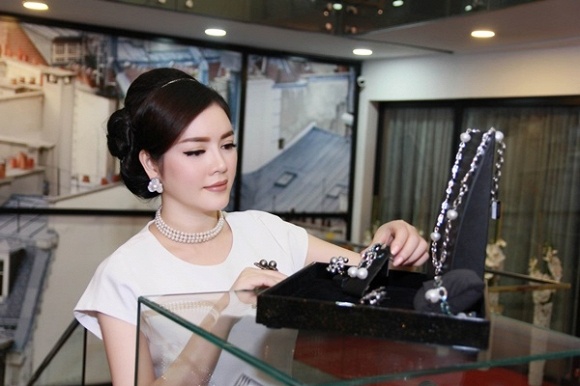 ly nha ky giau co va quyen luc co nao