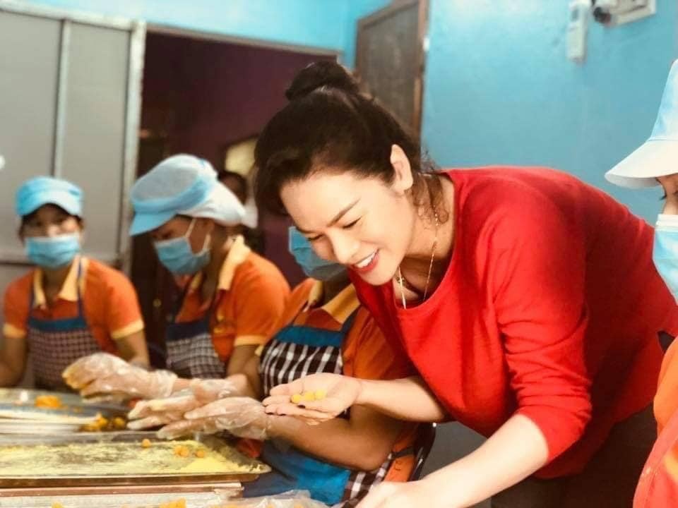 facebook sao viet hom nay 36 sau cannes ngoc trinh tiep tuc ho bao tuyen bo mac vay vi toi thich