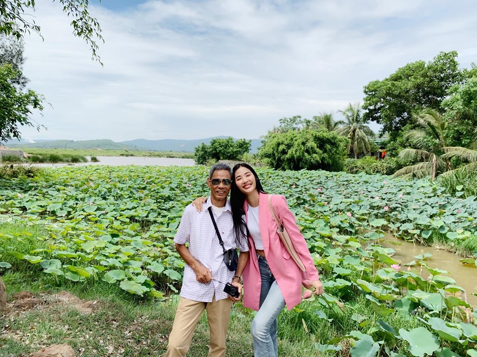 facebook sao viet hom nay 36 sau cannes ngoc trinh tiep tuc ho bao tuyen bo mac vay vi toi thich