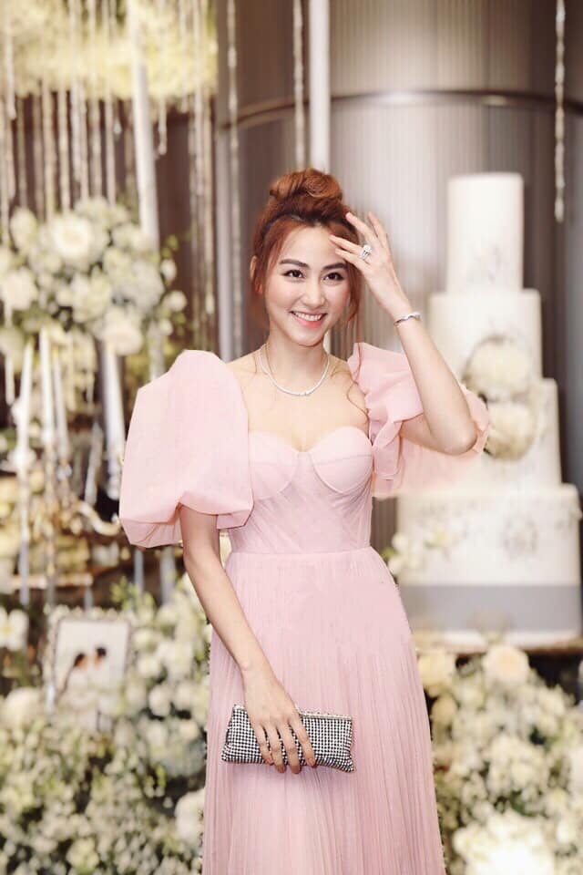 facebook sao viet hom nay 46 sao viet chung tay ung ho nghe si xuan hieu bi ung thu sara luu bi boc me khi su dung tieng anh