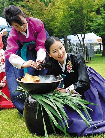 dao mot vong chau a xem cac nuoc don tet doan ngo 55 ra sao