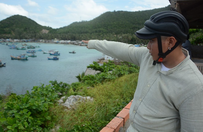 den nam du cau ca nuong an tai cho va nghe ke chuyen ve dat dao