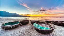 Chuyện nhặt ở bãi biển đẹp nhất hành tinh