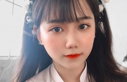 hot girl ma lum tra long cua mat biec co nang nho nhan nhung da tai