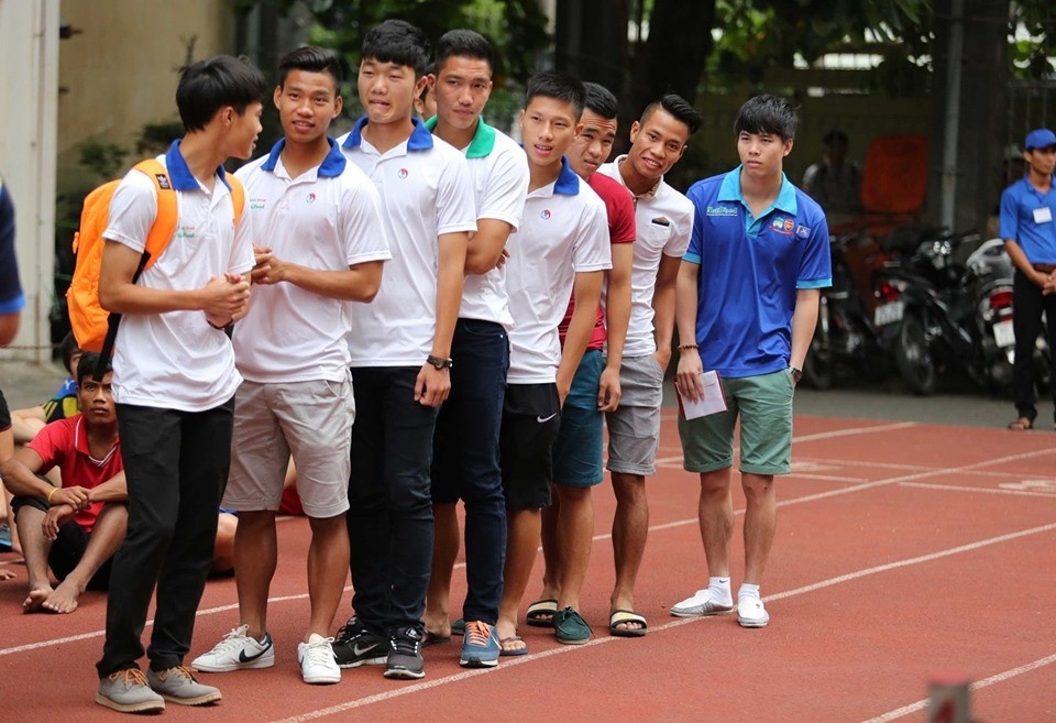 lo loat anh dan cau thu tuyen viet nam thoi con miet mai den sach giua ky thi thpt quoc gia