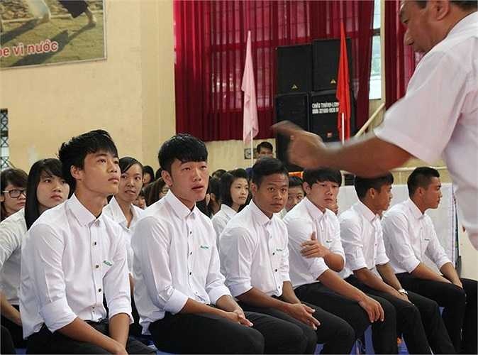 lo loat anh dan cau thu tuyen viet nam thoi con miet mai den sach giua ky thi thpt quoc gia