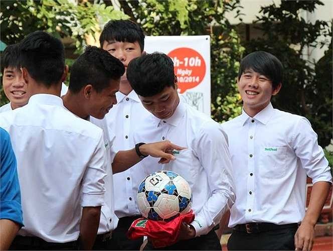 lo loat anh dan cau thu tuyen viet nam thoi con miet mai den sach giua ky thi thpt quoc gia
