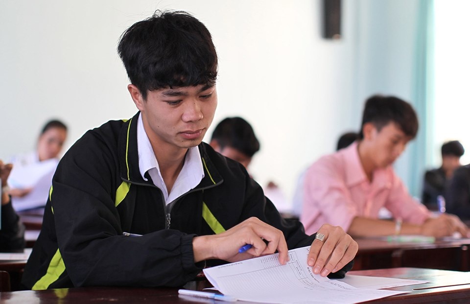 lo loat anh dan cau thu tuyen viet nam thoi con miet mai den sach giua ky thi thpt quoc gia