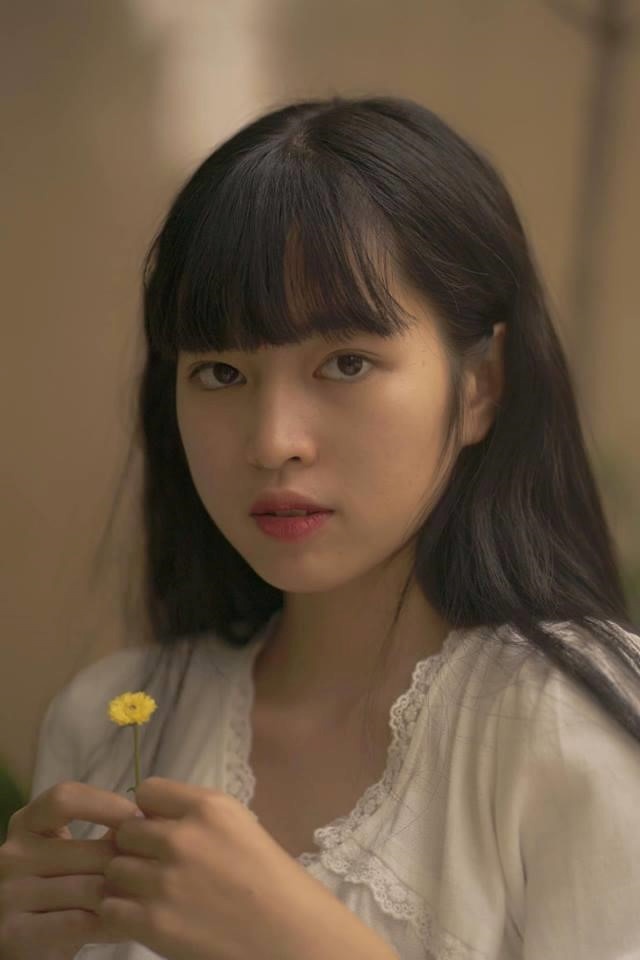 hot girl ma lum tra long cua mat biec co nang nho nhan nhung da tai