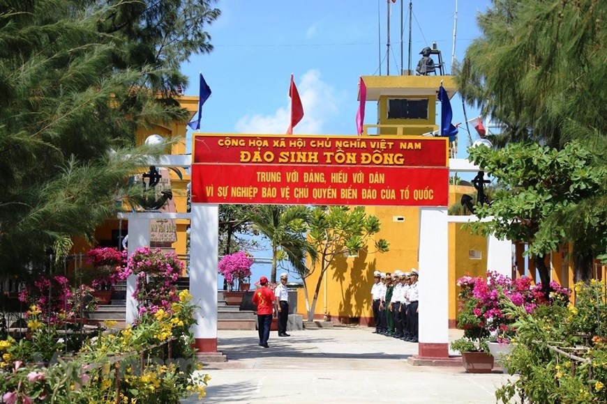 photo su song bat diet noi bien dao thieng lieng cua to quoc