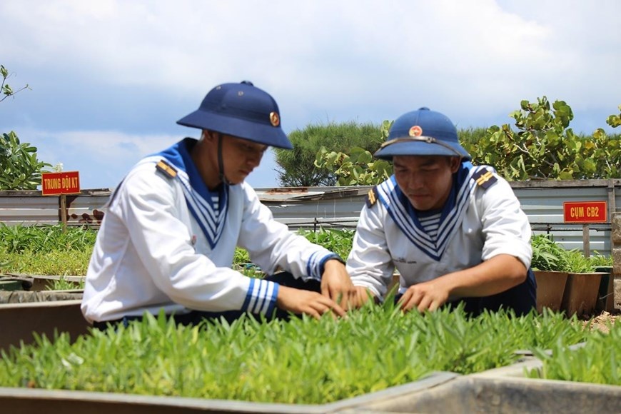 photo su song bat diet noi bien dao thieng lieng cua to quoc