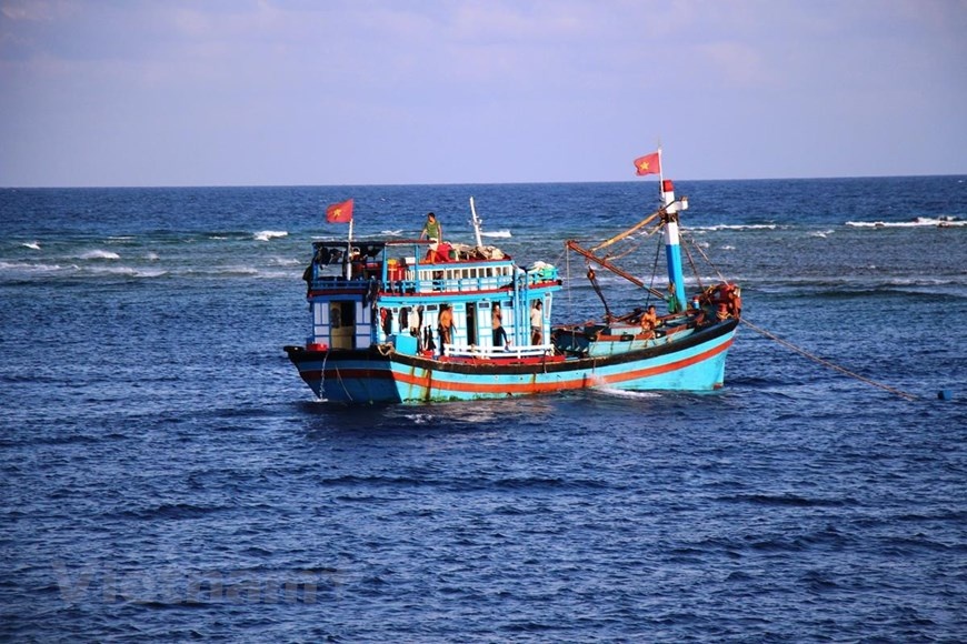 photo su song bat diet noi bien dao thieng lieng cua to quoc