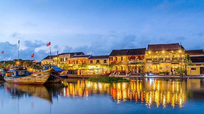 dem ram hoi an lang dong da diet va an tuong kho quen voi tieng hat ha anh tuan ben dong song hoai tho mong