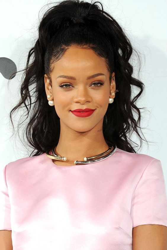 so huu khoi tai san 600 trieu usd rihanna da kiem va tieu tien nhu the nao