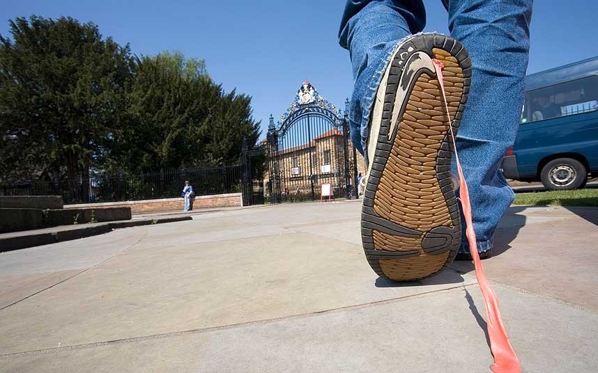 10 dieu co the khien du khach bi bat giu khi di du lich nuoc ngoai