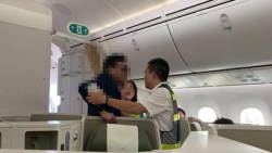 Khách thương gia “sàm sỡ” cô gái trên máy bay lĩnh phạt 10 triệu đồng?