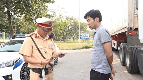 Phát hiện và xử lý 6.624 lái xe vi phạm nồng độ cồn và 74 lái xe vi phạm về ma túy trong nửa tháng phat hien va xu ly 6624 lai xe vi pham nong do con va 74 lai xe vi pham ve ma tuy trong nua thang