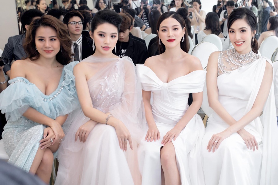 facebook sao viet hom nay 28 nam thu dan mat anti fan ha tang khoe sac tre trung