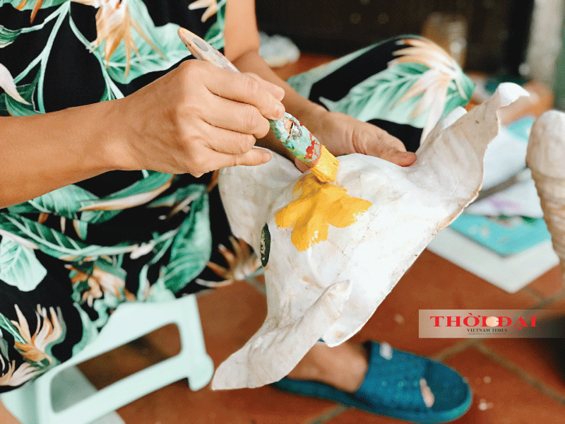 chuyen doi chuyen nghe cua cap nghe nhan cuoi cung lam mat na giay boi o ha noi