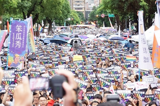 Vén bức màn bí mật kinh hoàng bên trong những phòng khám 'chữa bệnh đồng tính' ở Ecuador ven buc man bi mat kinh hoang ben trong nhung phong kham chua benh dong tinh o ecuador