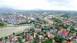 cao bang dong dat lien tuc nguoi dan ra dong dung lan trai da chien