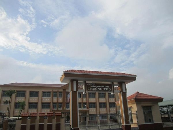 tp hcm hoc sinh lop 6 ngat xiu roi tu vong trong truong hoc