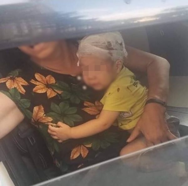 bi choi lau nha roi tu tang 17 trung dau be trai 16 thang tuoi nhap vien khan cap