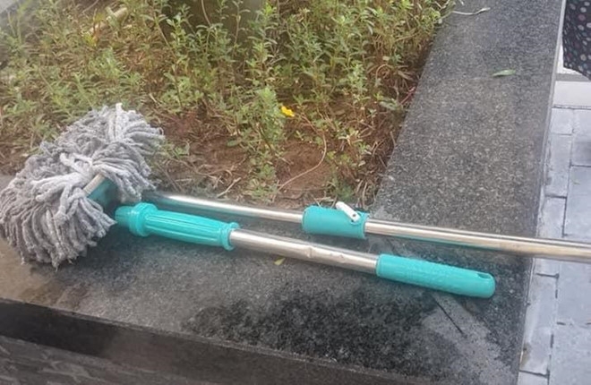 bi choi lau nha roi tu tang 17 trung dau be trai 16 thang tuoi nhap vien khan cap