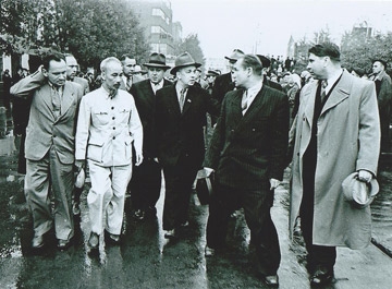 ngoai giao viet nam vung buoc di theo con duong cua bac