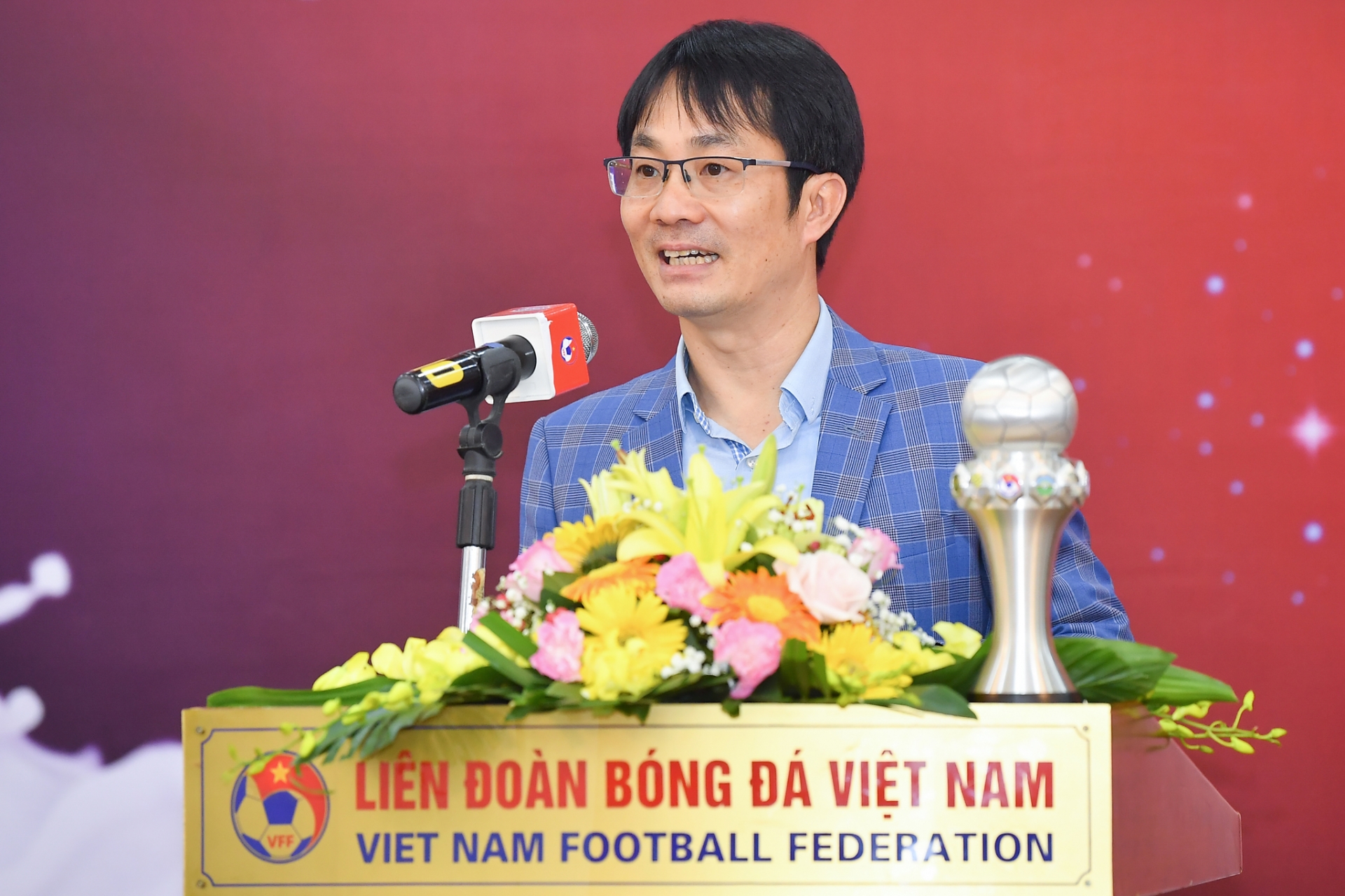 vinamilk trao thuong cho doi tuyen bong da nu quoc gia vo dich dong nam a 2019