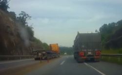xu ly nghiem vu xe container co tinh di nguoc chieu tren cao toc pha nhieu cot cao su