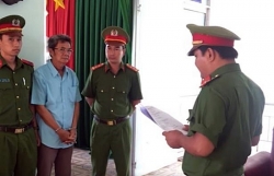 vu khach thuong gia sam so co gai tren may bay phat them nhan vien an ninh say bay 2 trieu