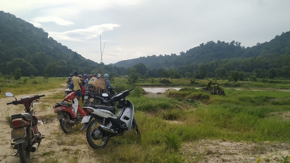 an giang ru nhau ra ho tam 3 hoc sinh tieu hoc bi duoi nuoc